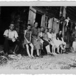ungefähr 1949 mit einer Ferienfamilie (Fritz, Hansruedi, Marianne, Johanna, Elisabeth, Helene, 3 Feriengäste)